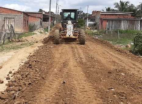 Camacã: Prefeito recebe Engenheiro responsável pela obra do asfalto no Bairro do Brogodó